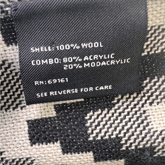 Carlisle 100% Wool Chevron Black & Grey Faux Fur Scarf - Picture 9 of 10